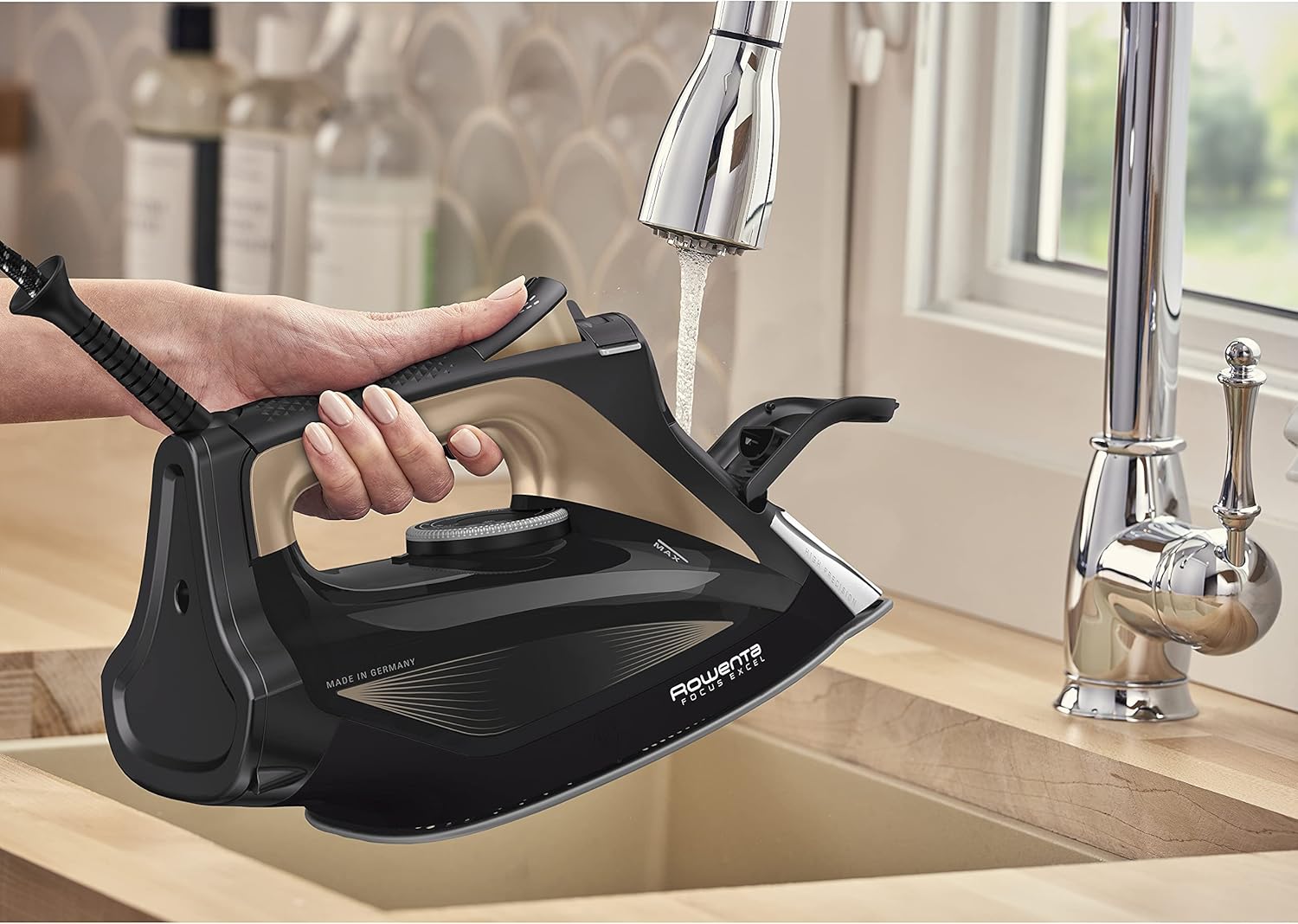 2700W Steam Iron 45g Steam Ceramic Soleplate Vertical Steam