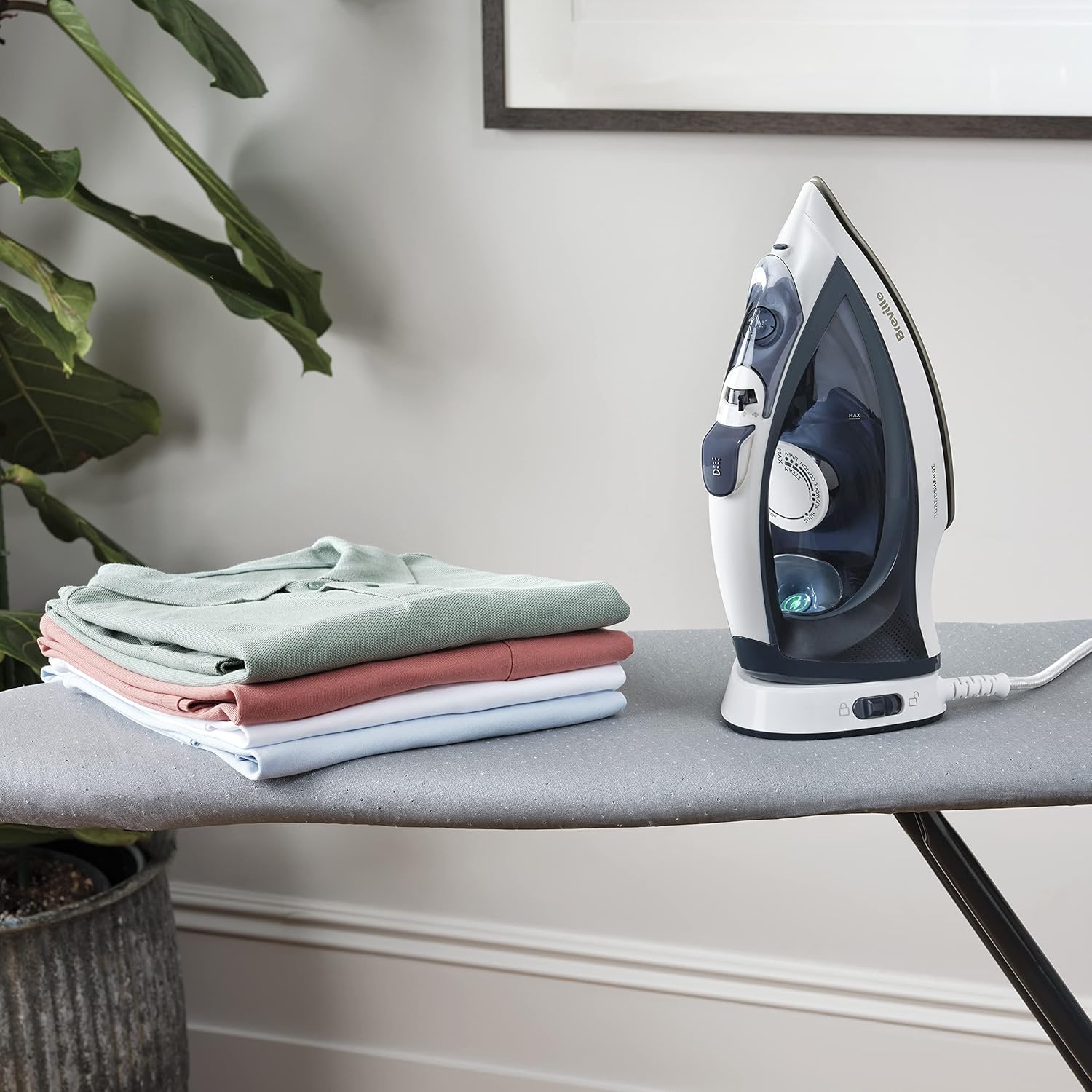 Cordless Steam Iron 2600W 130g Steam Shot Fast Heat Auto Shut Off