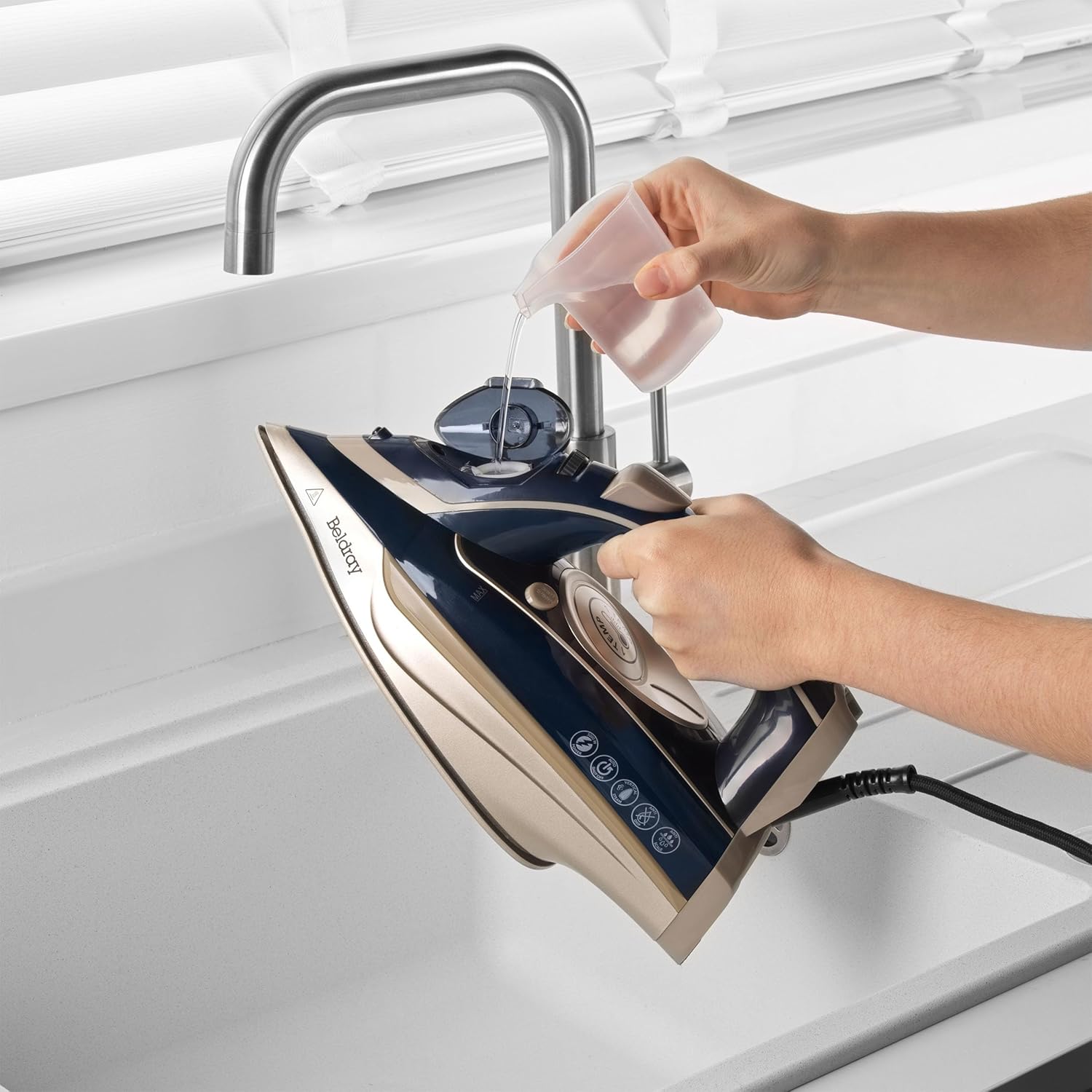 3200W Steam Iron Ceramic Soleplate 200g Steam Shot 320ml Tank