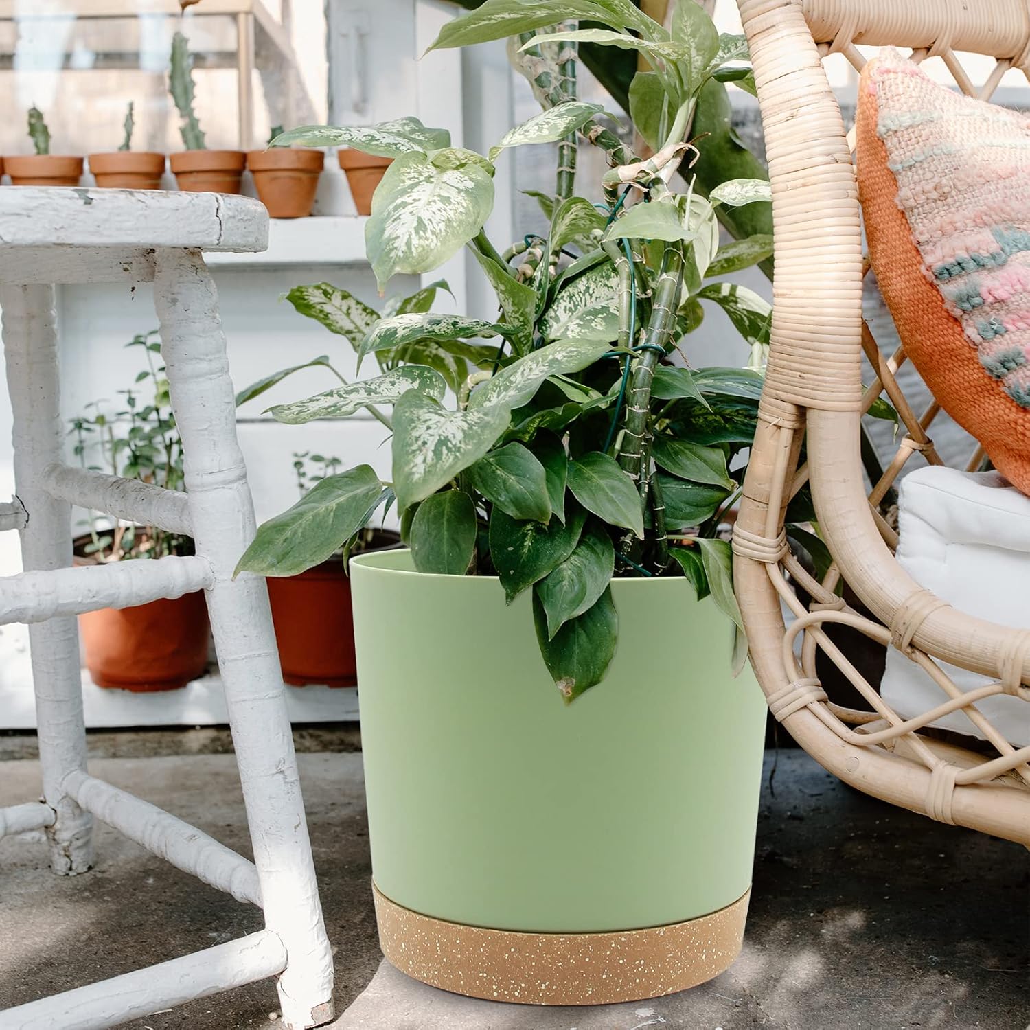 Set of 2 30.5cm Plant Pots Green Planters with Drainage Tray