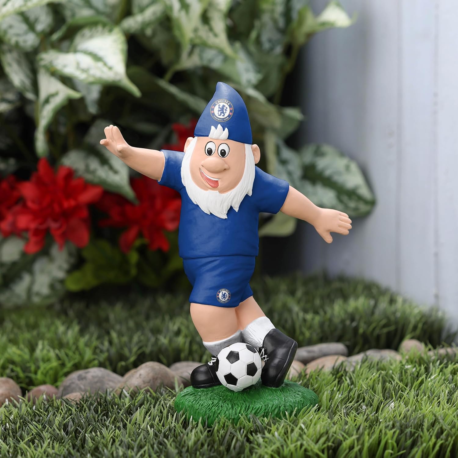 Football Gnome Statue Rabona Kick Resin Garden Decor