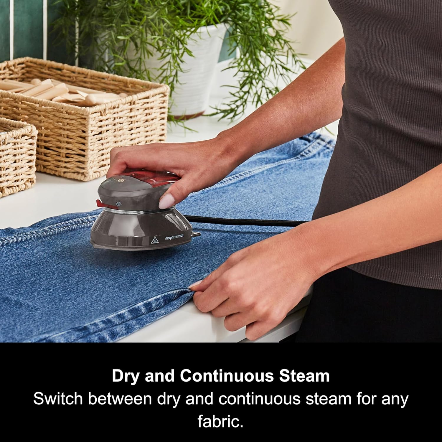 Travel Iron Compact 400W Portable Steam Iron Dual Voltage Fast Heat