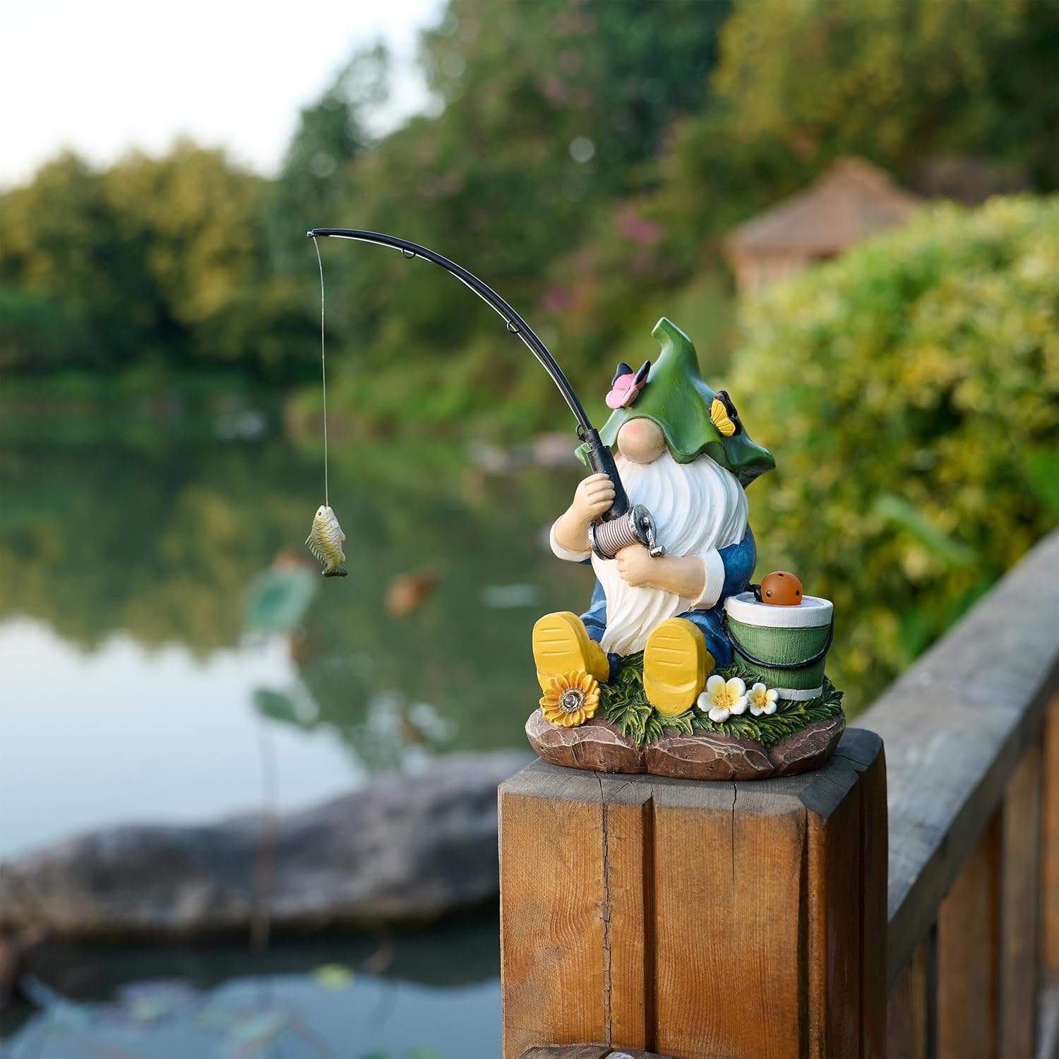 Solar Fishing Gnome Statue Garden Decor Resin Outdoor Light