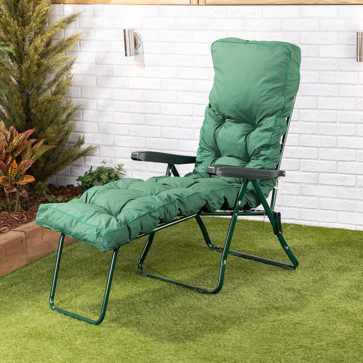 Folding Sun Lounger with Thick Cushion 5 Position Green