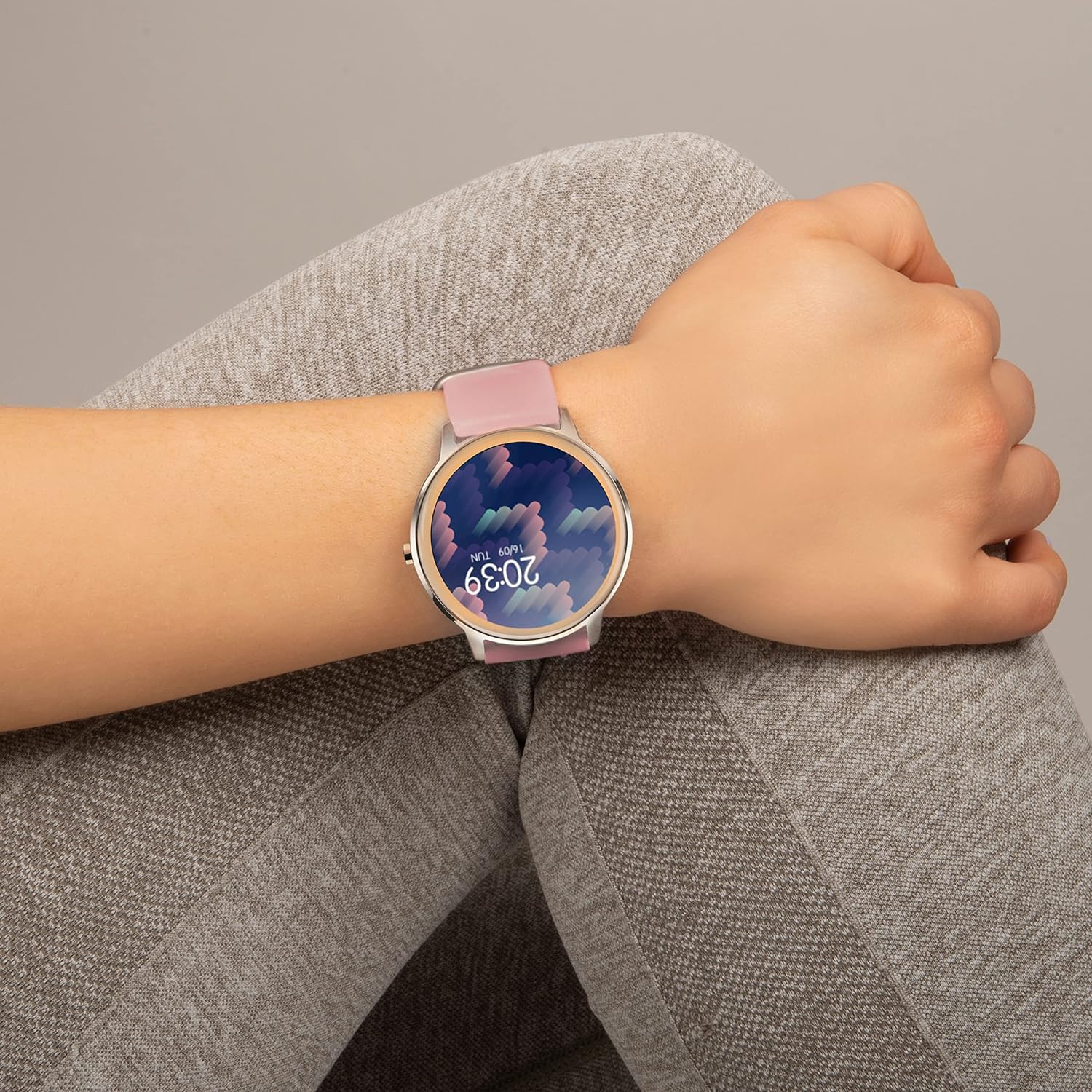 Womens 42mm Silicone Strap Smart Watch Fitness