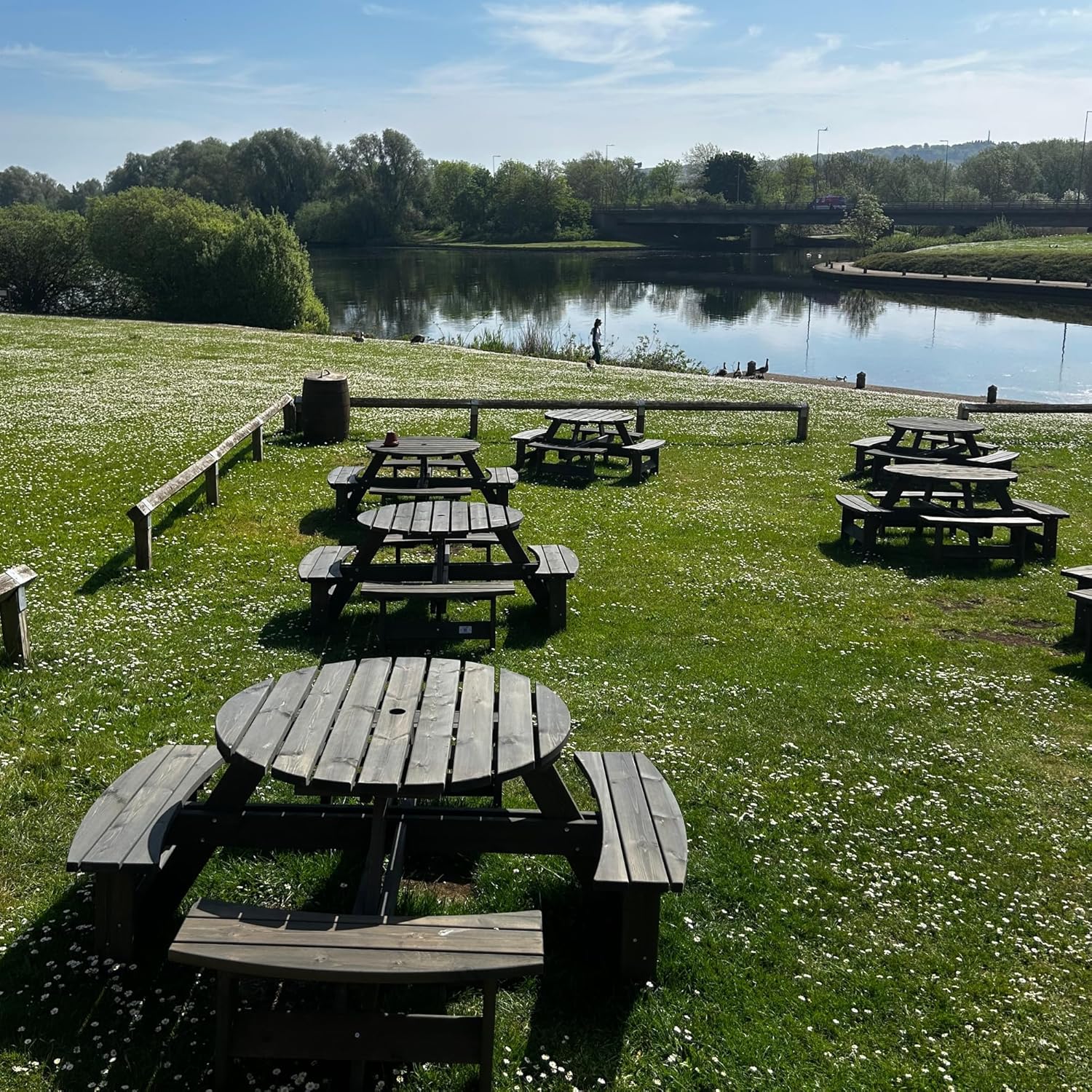 8 Seater Round Wooden Picnic Table with Benches Parasol Hole 180cm