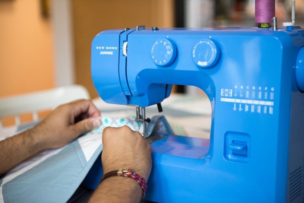 Beginner Sewing Machine 15 Stitches Metal Frame Free Arm Blue - Kwikley