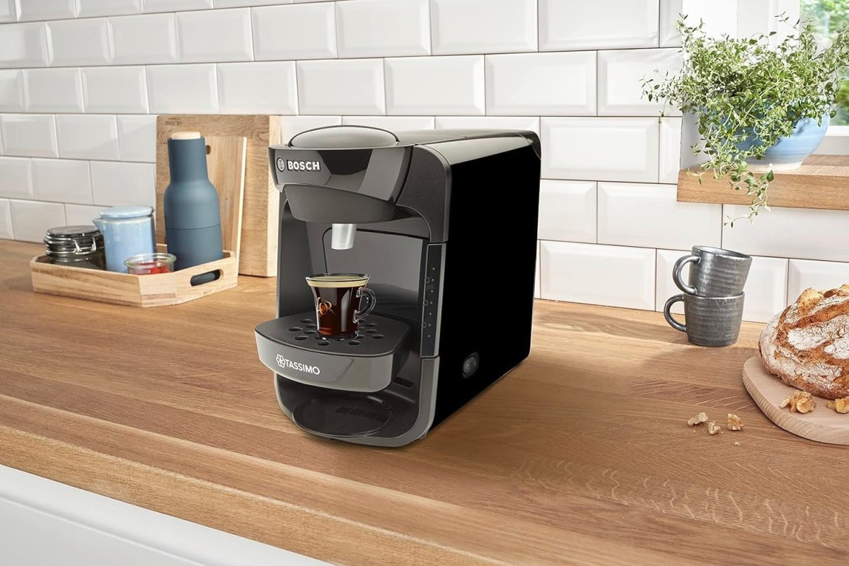 Compact Pod Coffee Machine 0.8L | One - Touch Brew | Auto Clean | 1300W Black - Kwikley