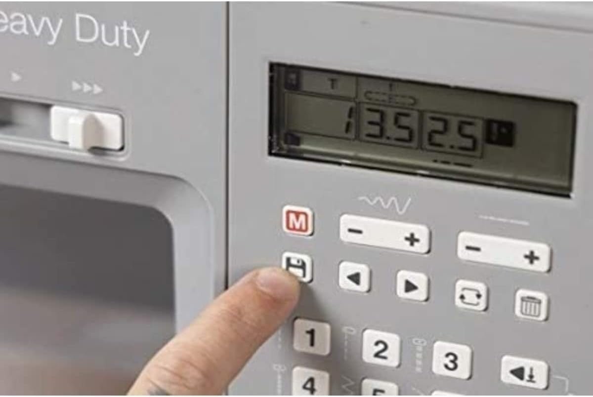 Computerised Heavy Duty Sewing Machine 411 Applications LCD 1100SPM - Kwikley