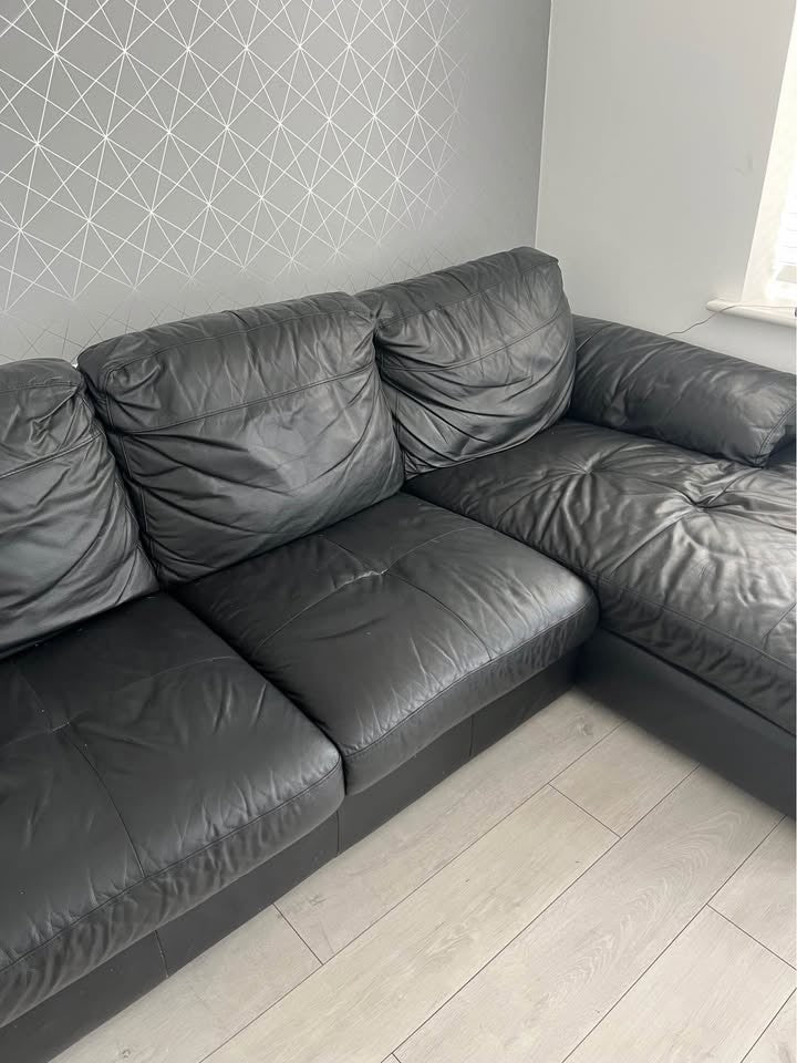 Deeply Cosy Black Leather Corner Sofa (PTP) - Kwikley