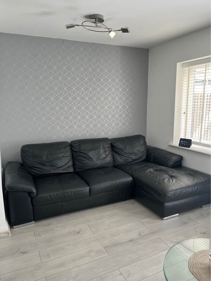 Deeply Cosy Black Leather Corner Sofa (PTP) - Kwikley