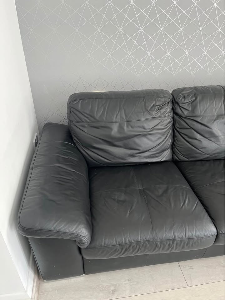 Deeply Cosy Black Leather Corner Sofa (PTP) - Kwikley