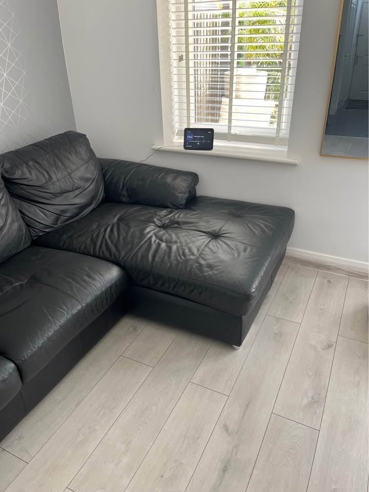 Deeply Cosy Black Leather Corner Sofa (PTP) - Kwikley