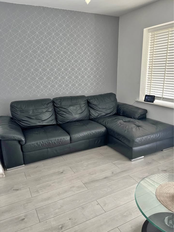 Deeply Cosy Black Leather Corner Sofa (PTP) - Kwikley