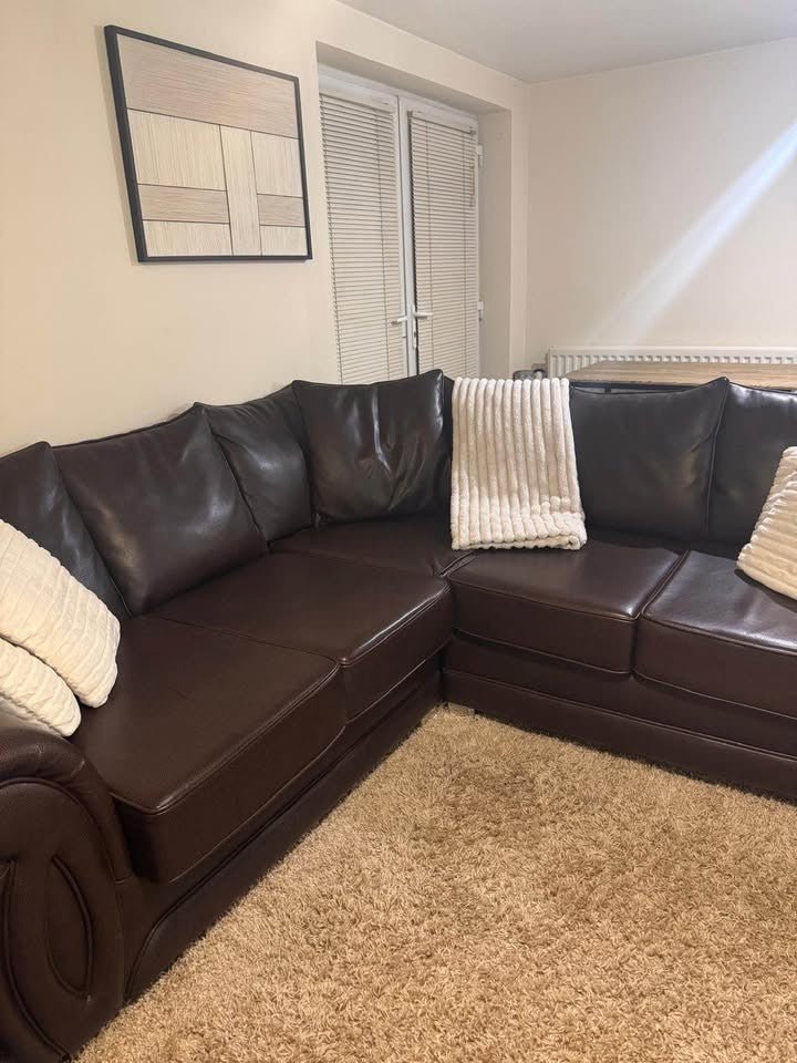Gorgeous Brown Leather Corner Sofa (PTP) - Kwikley