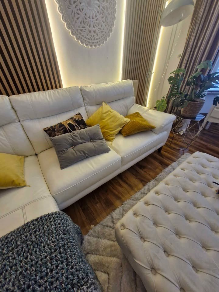 Lush Compact White Leather Corner Sofa (PTP) - Kwikley