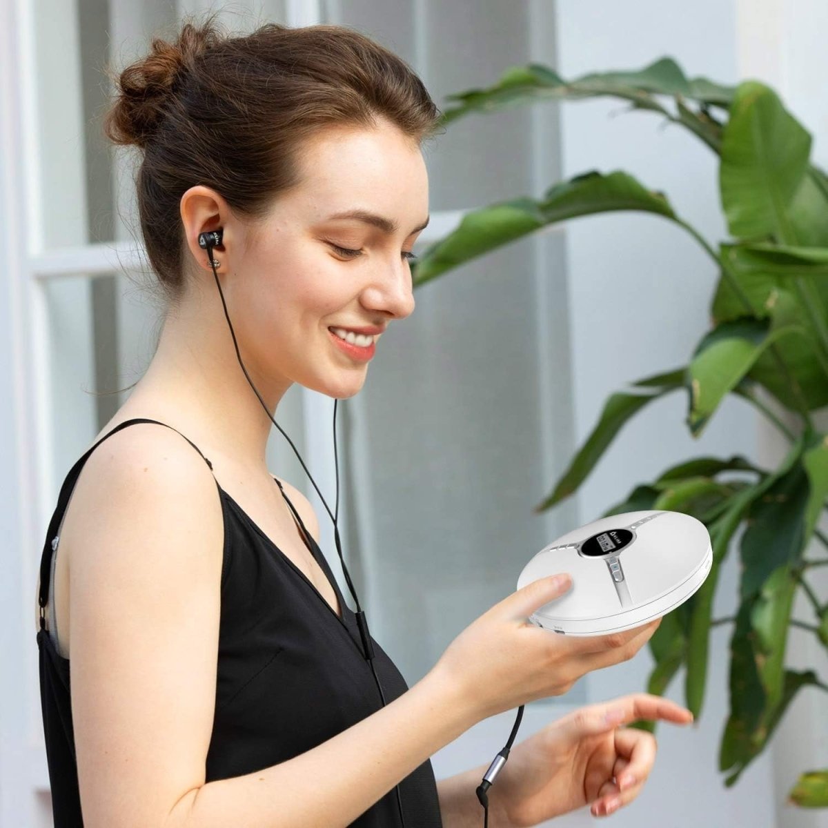 Portable CD Player Discman White Anti - Skip Rechargeable w/ Headphones - Kwikley