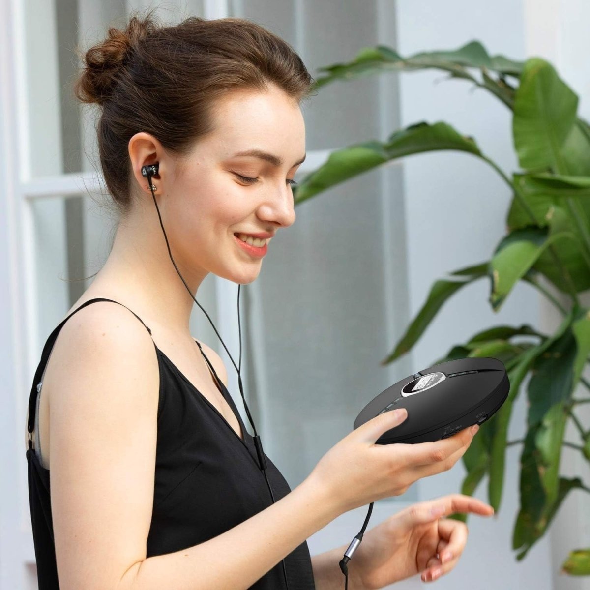 Portable CD Player Discman with Headphones Anti - Skip Rechargeable AUX - Kwikley