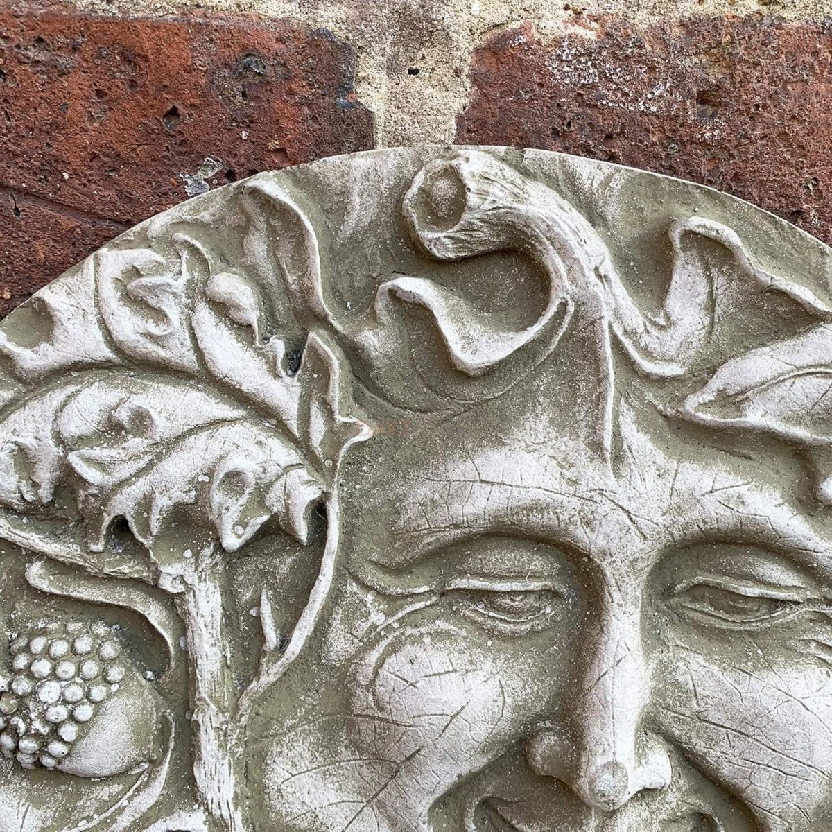 Stone Green Man Wall Plaque Round Garden Sculpture 30cm Decor - Kwikley